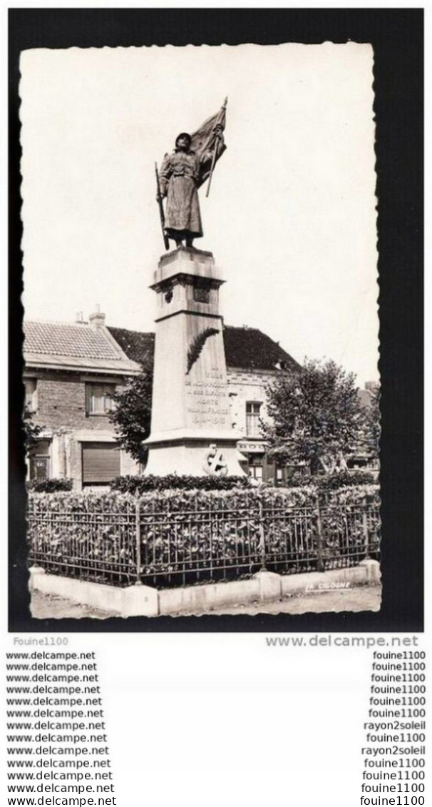 Carte De Wormhoudt Monument Aux Morts ( Format C.P.A )  ( Recto Verso ) état Moyen - Wormhout