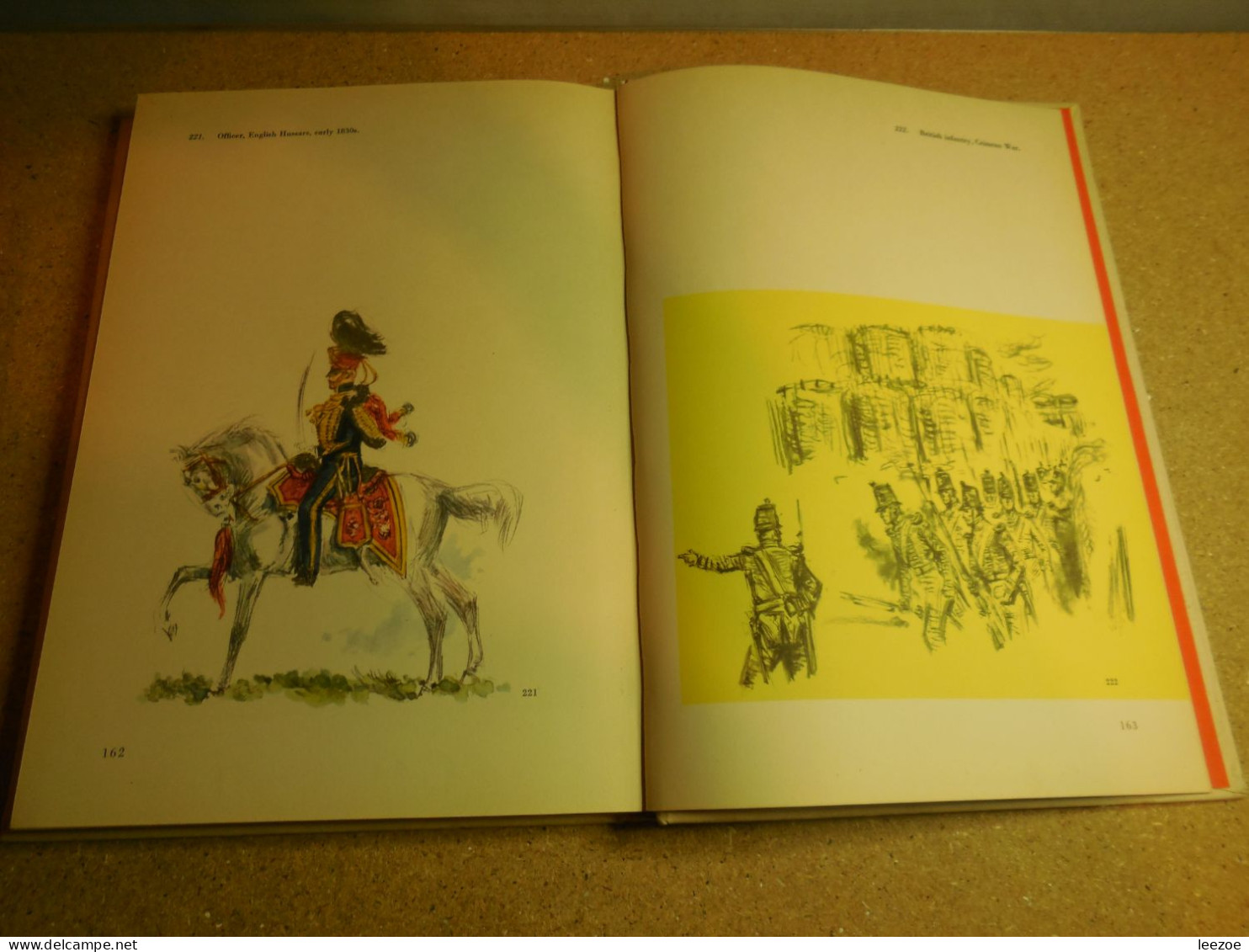 livre  BOOK OF MILITARY UNIFORMS & WEAPONS DE KAREL TOMAN 1964..UNIFORMES ET ARMES..RARE..2C