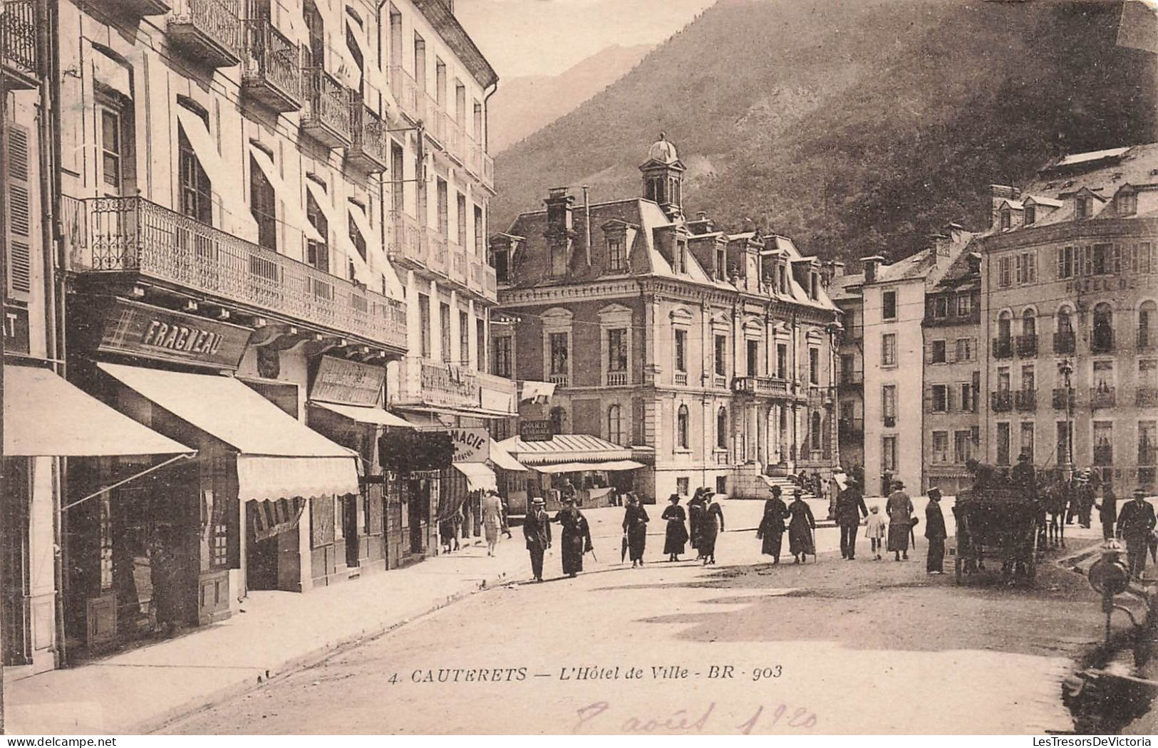 FRANCE - Cauterets - Vue Sur L'hôtel De Ville - Animé - Carte Postale Ancienne - Cauterets