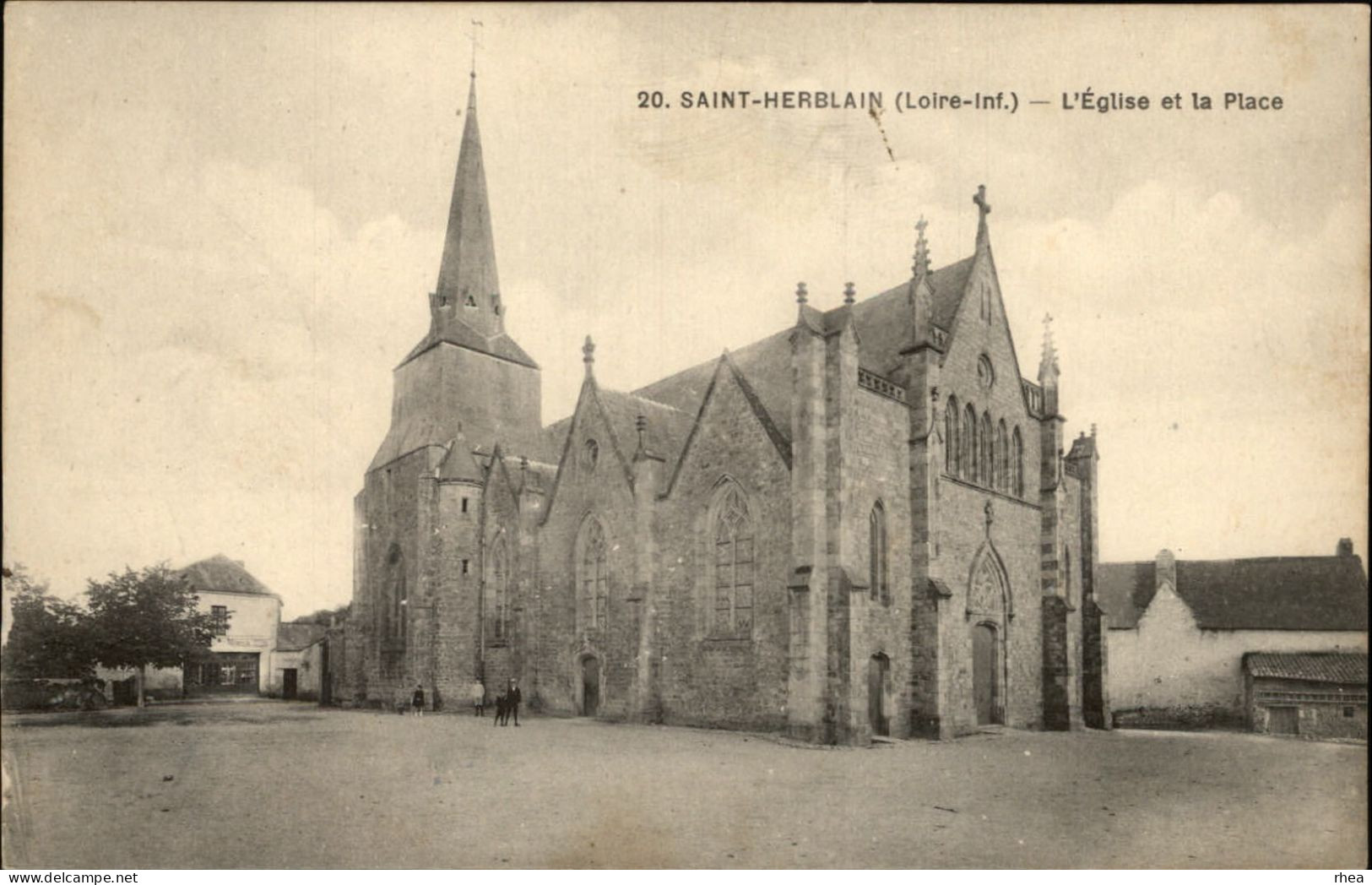 44 - SAINT HERBLAIN - EGLISE ET PLACE - Saint Herblain