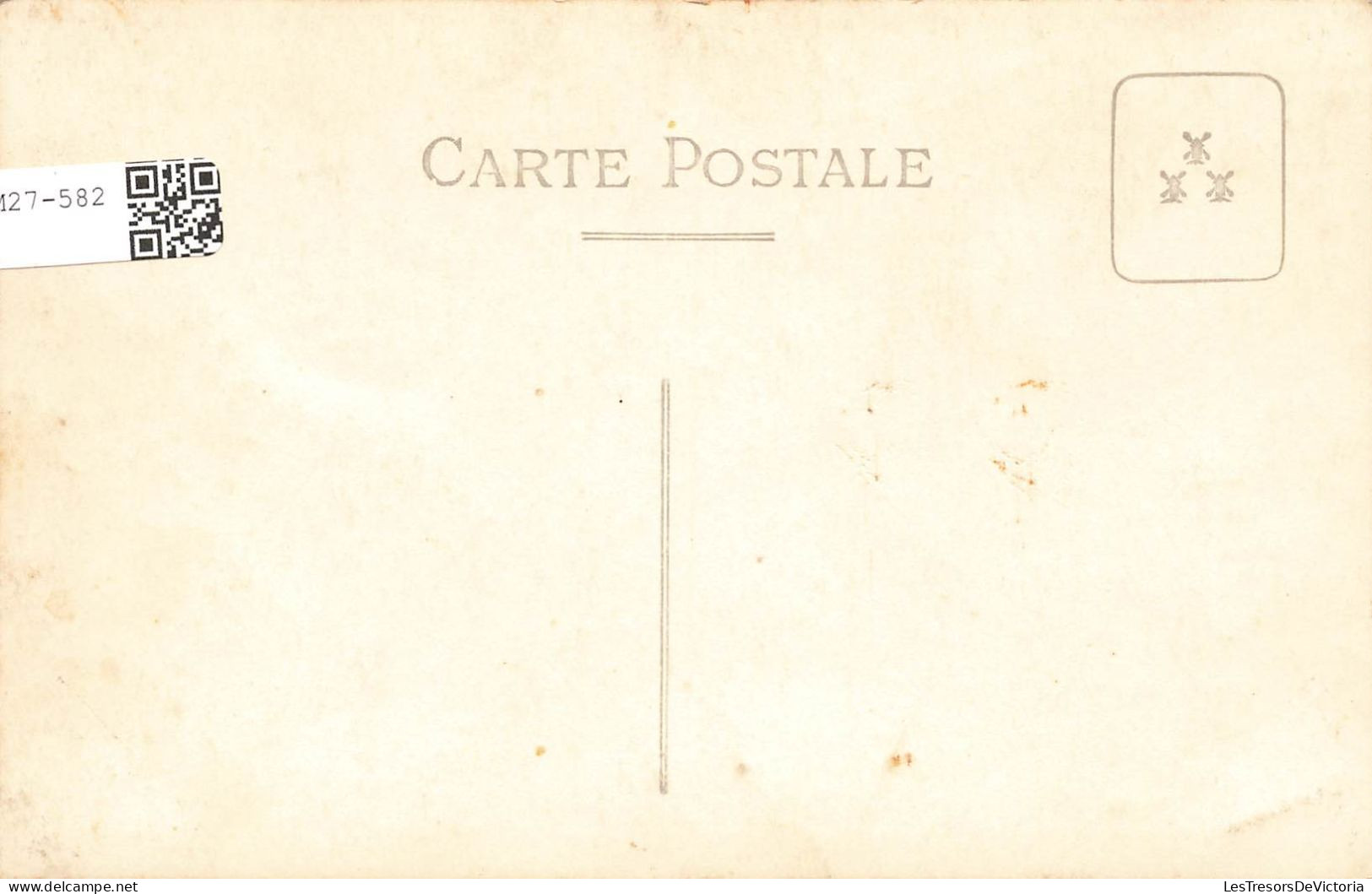FANTAISIE - Femme - Femme Debout Près D'une Chaise - Médaillon - Carte Postale Ancienne - Frauen