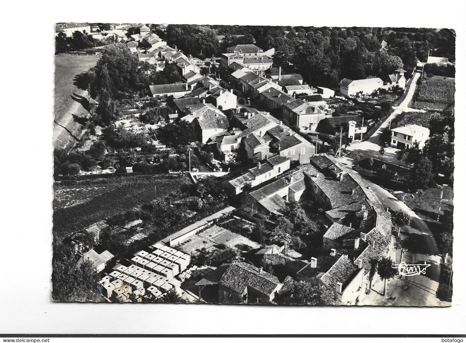 CPM  PHOTO DPT 32 CASTERA LES BAINS , VUE AERIENNE ET ROUTE PRINCIPALE - Castera