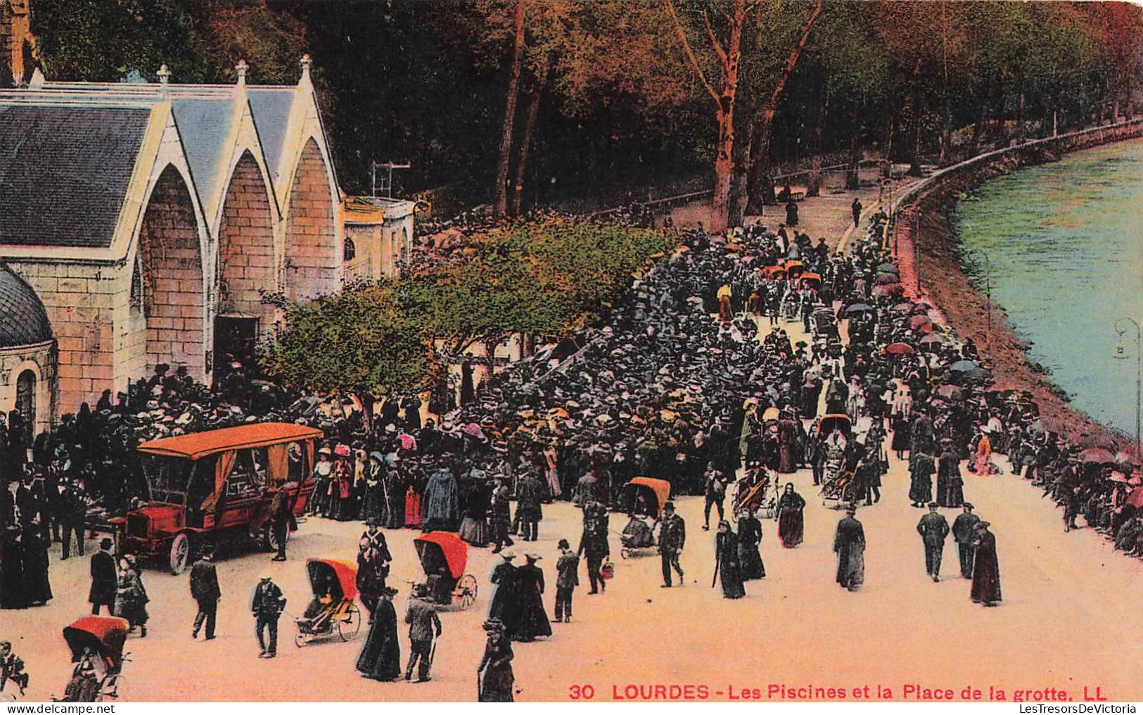 FRANCE - Lourdes - Les Piscines Et La Place De La Grotte - Carte Postale Ancienne - Lourdes