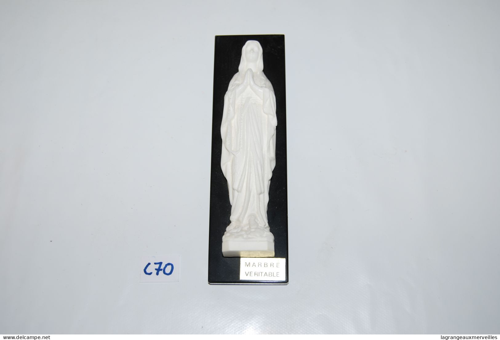 C70 Ancienne Vierge - Support Marbre - Objet De Dévotion - Religion - Art Religieux