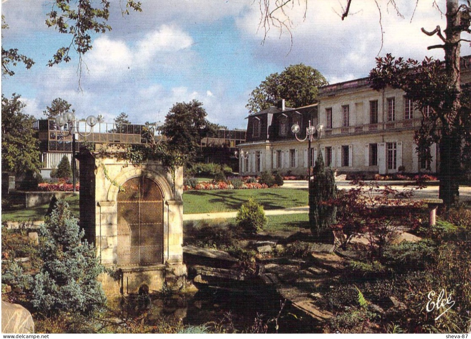 33 - Mérignac - Vieille Fontaine Dans Le Jardin De La Mairie - Merignac