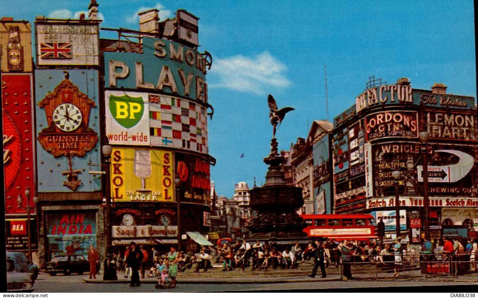 LONDON       ( ROYAUME-UNI )  PICCADILLY CIRCUS    ( PUBLICITE : BP , LONGINES . .  ) - Piccadilly Circus