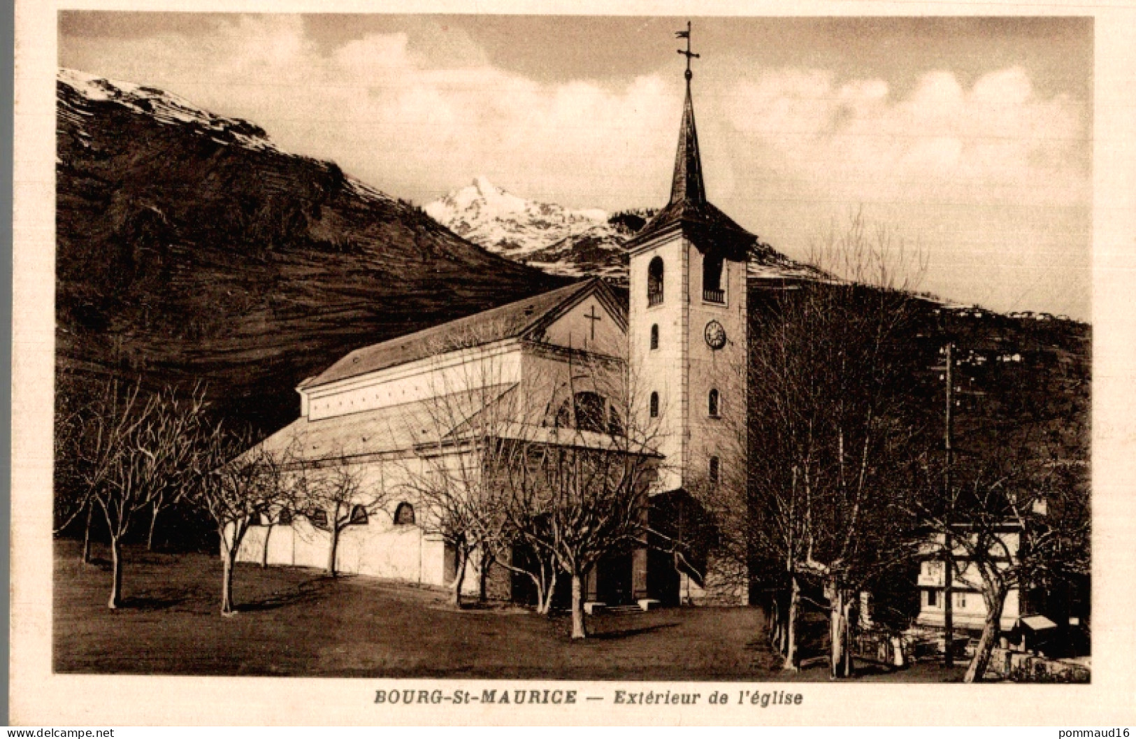 CPA Bourg-St-Maurice Extérieur De L'église - Kirchen U. Kathedralen