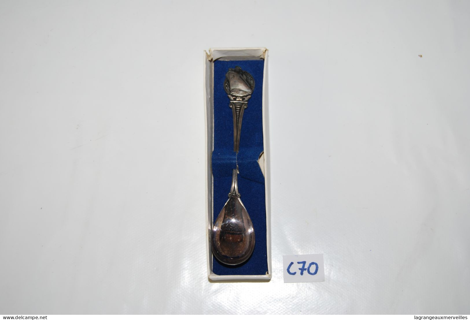 C70 Ancienne Cuillère De Collection - Souvenir De SS Jadotcille - Spoons