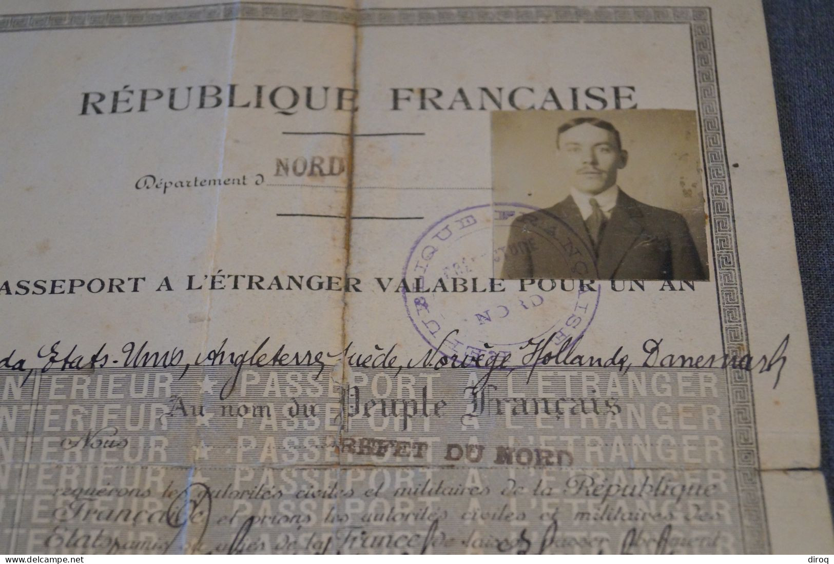 Ancien Passeport Français De 1926,pour Collection, 12,5 Cm. Sur 9 Cm. - Documentos Históricos