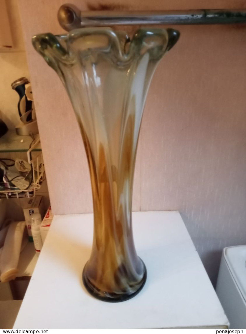 Vase Ancien En Verre Hauteur 43 Cm - Vazen