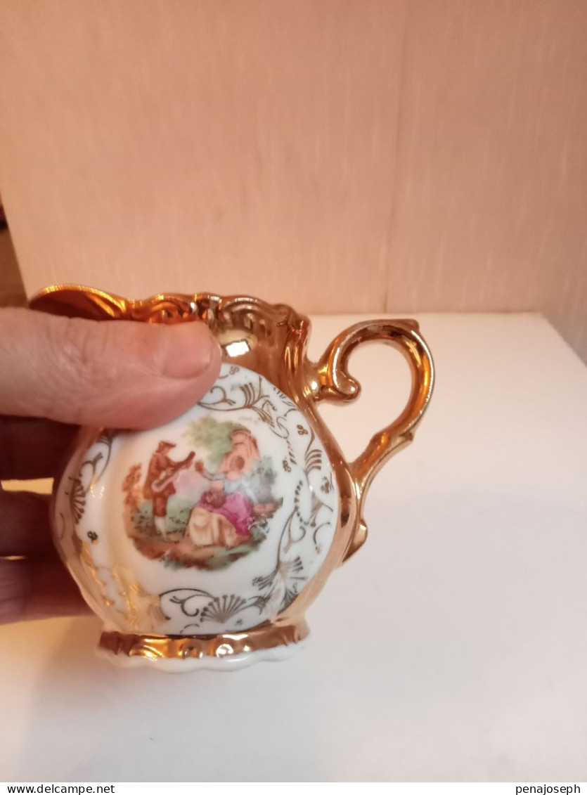 Pichet En Porcelaine D'italie Hauteur 9 Cm X 11 Cm - Jugendstil / Art Déco