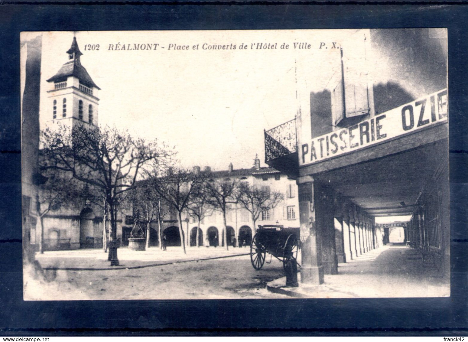 81. Réalmont. Place Et Couverts De L'hôtel De Ville - Realmont