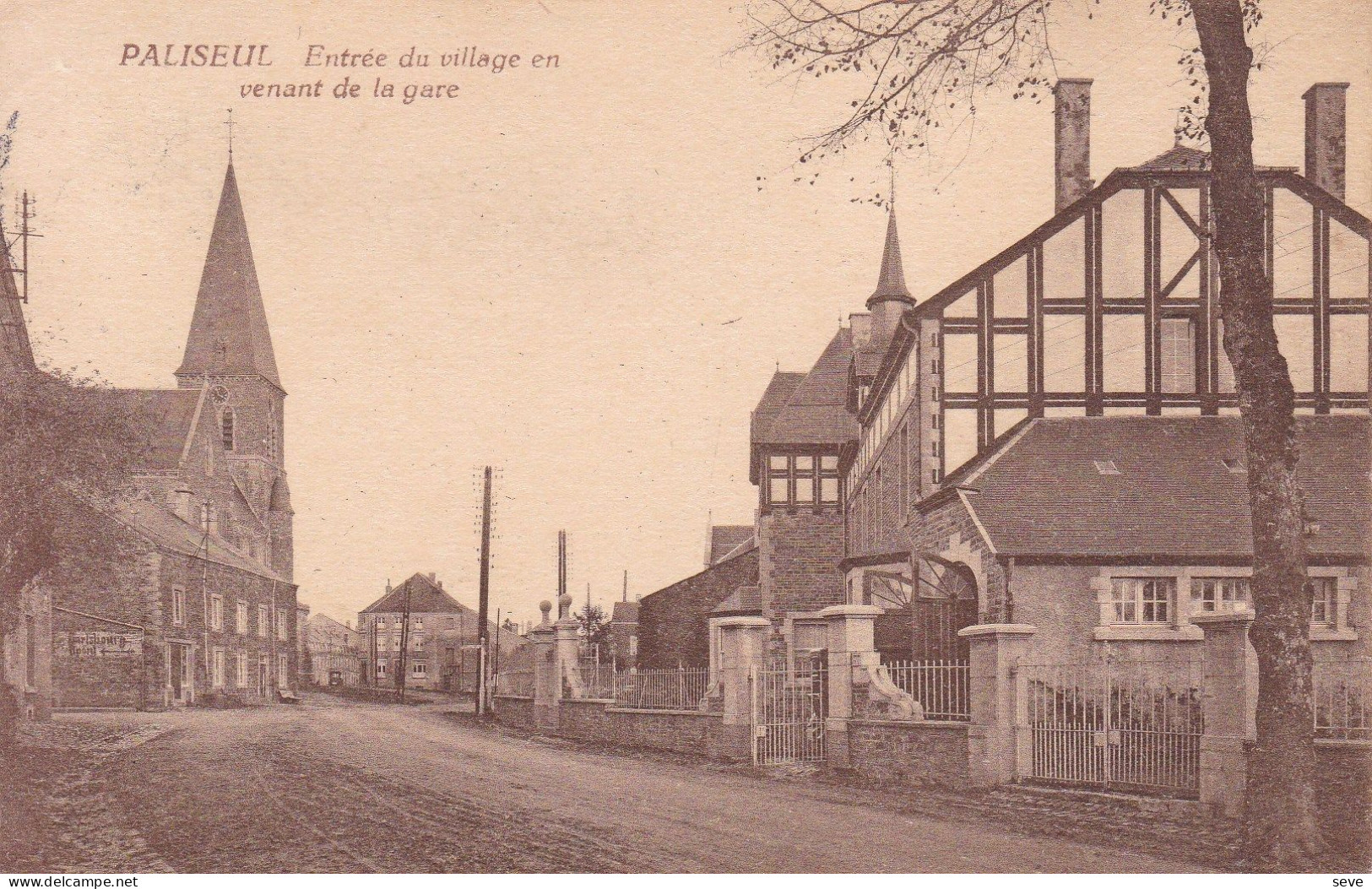 PALISEUL L'entrée Du Village Postée En 1925 Vers Bruxelles - Paliseul