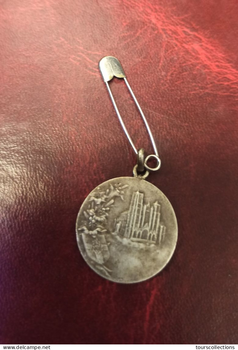 MEDAILLE Pendentif RELIGIEUX ANCIEN - NOTRE DAME LA BLANCHE Patronne Des Enfants De Choeur  24 Mm 7 Gr. - Anhänger