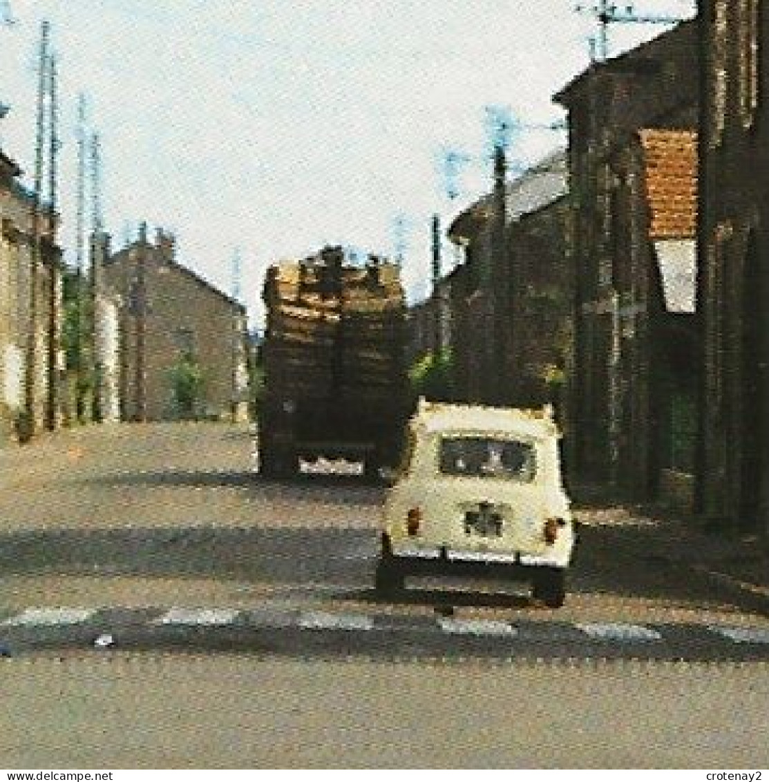 70 SAINT SAUVEUR N°506 La Mairie Rue Aristide Briand VOIR ZOOMS  Coiffeur Tabac Bar Renault 4L Camion De Bois VOIR DOS - Saint-Sauveur