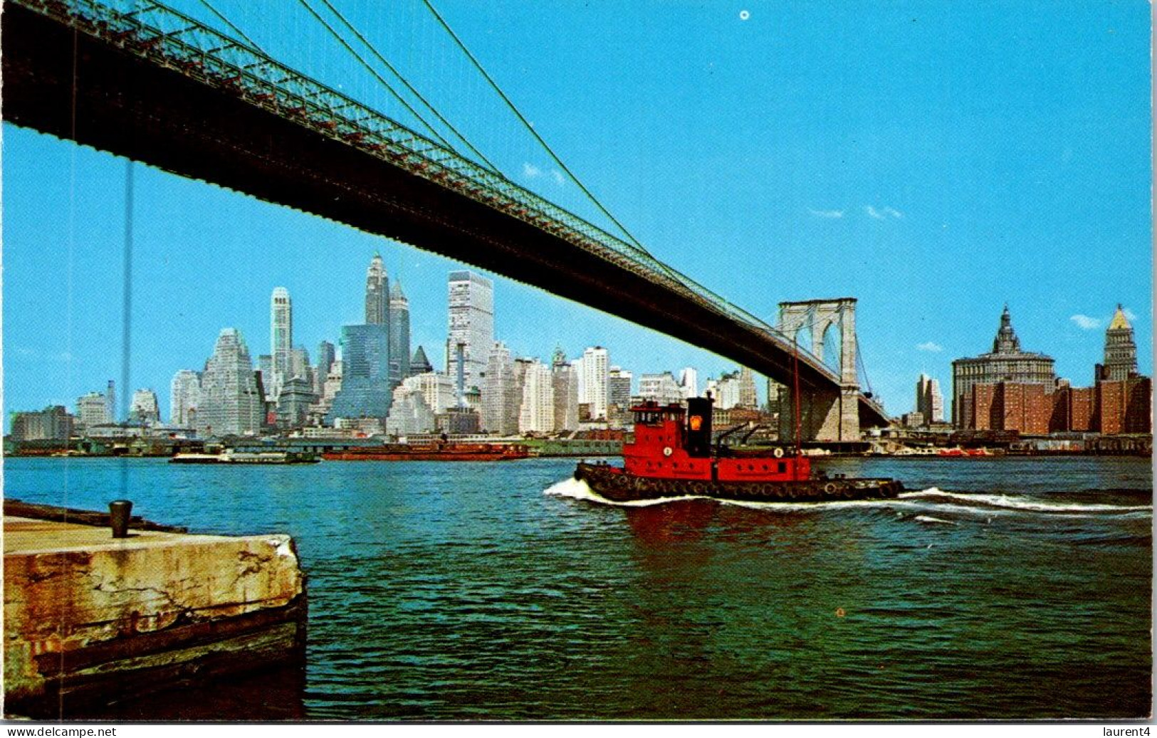 13-12-2023 (2 W 4) USA - New York City - Brooklyn Bridge & Tug Boat - Remorqueurs