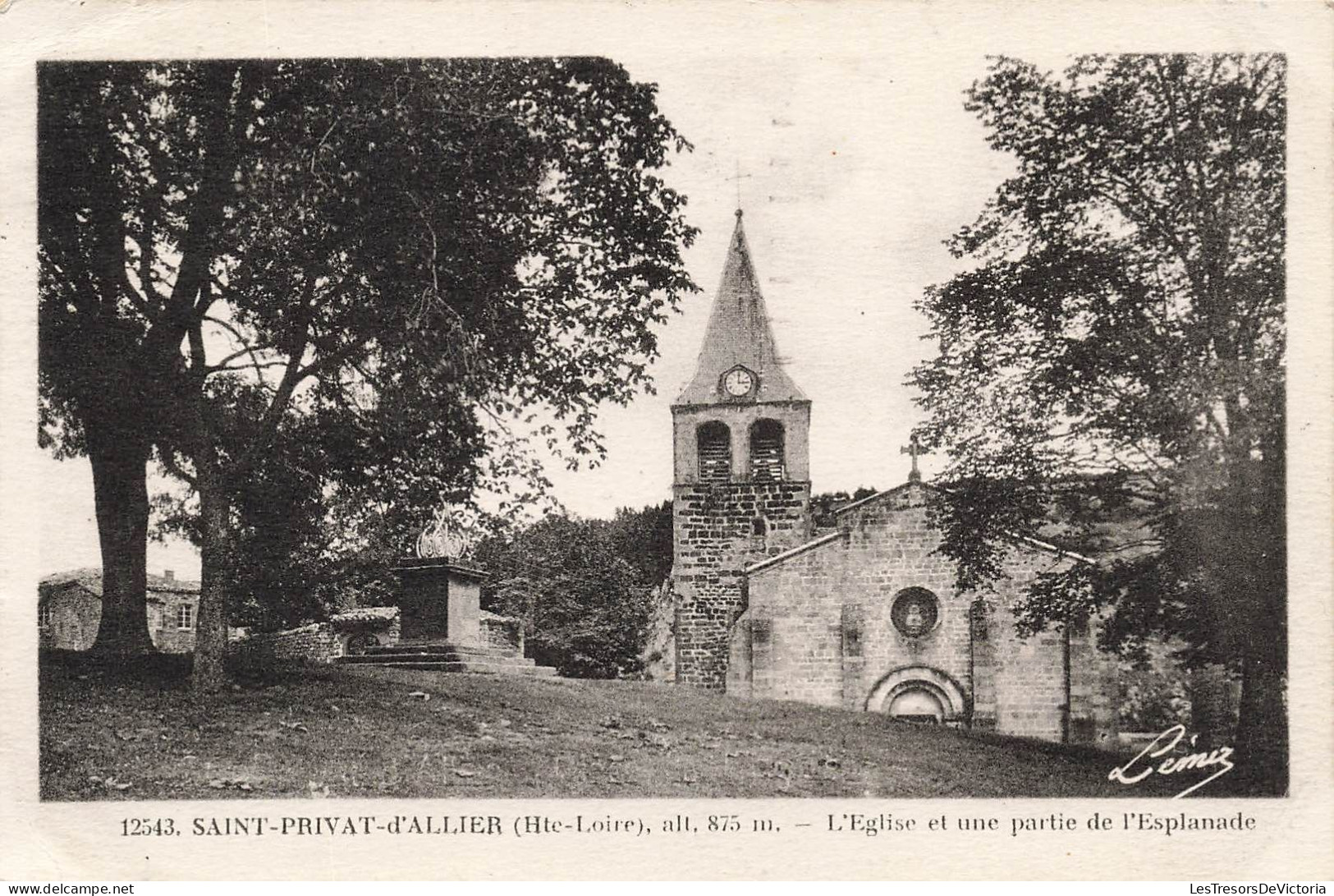 FRANCE - Saint Privat D'Allier - Alt 875 M - L'Eglise Et Une Partie De L'Esplanade - Carte Postale - Autres & Non Classés