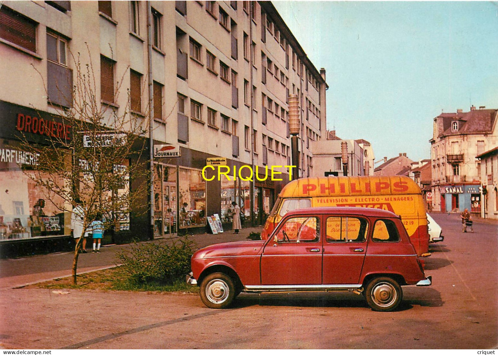 57 Talange, Le Centre Commercial, Belle Renault 4L Et Estafette Phillips Au 1er Plan - Talange