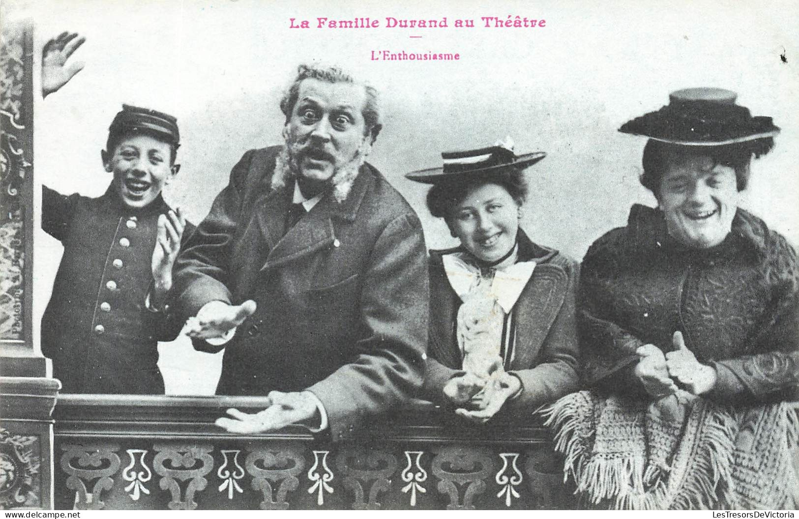 FOLKLORE - Personnages - La Famille Durand Au Théâtre - L'enthouisiasme - Carte Postale - Bekende Personen