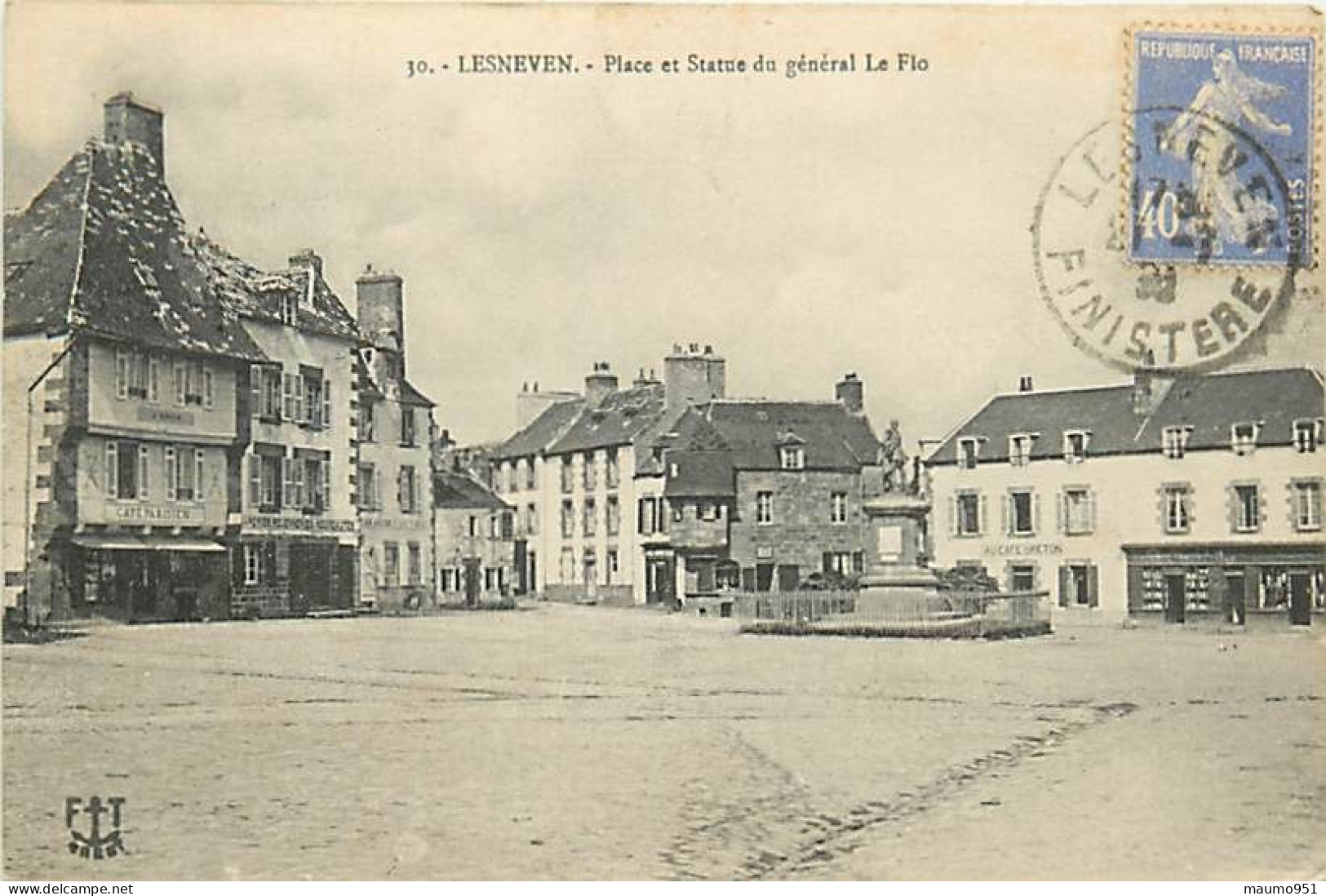 29  LESNEVEN - Place Et Statue Du Général Le Flo - Lesneven