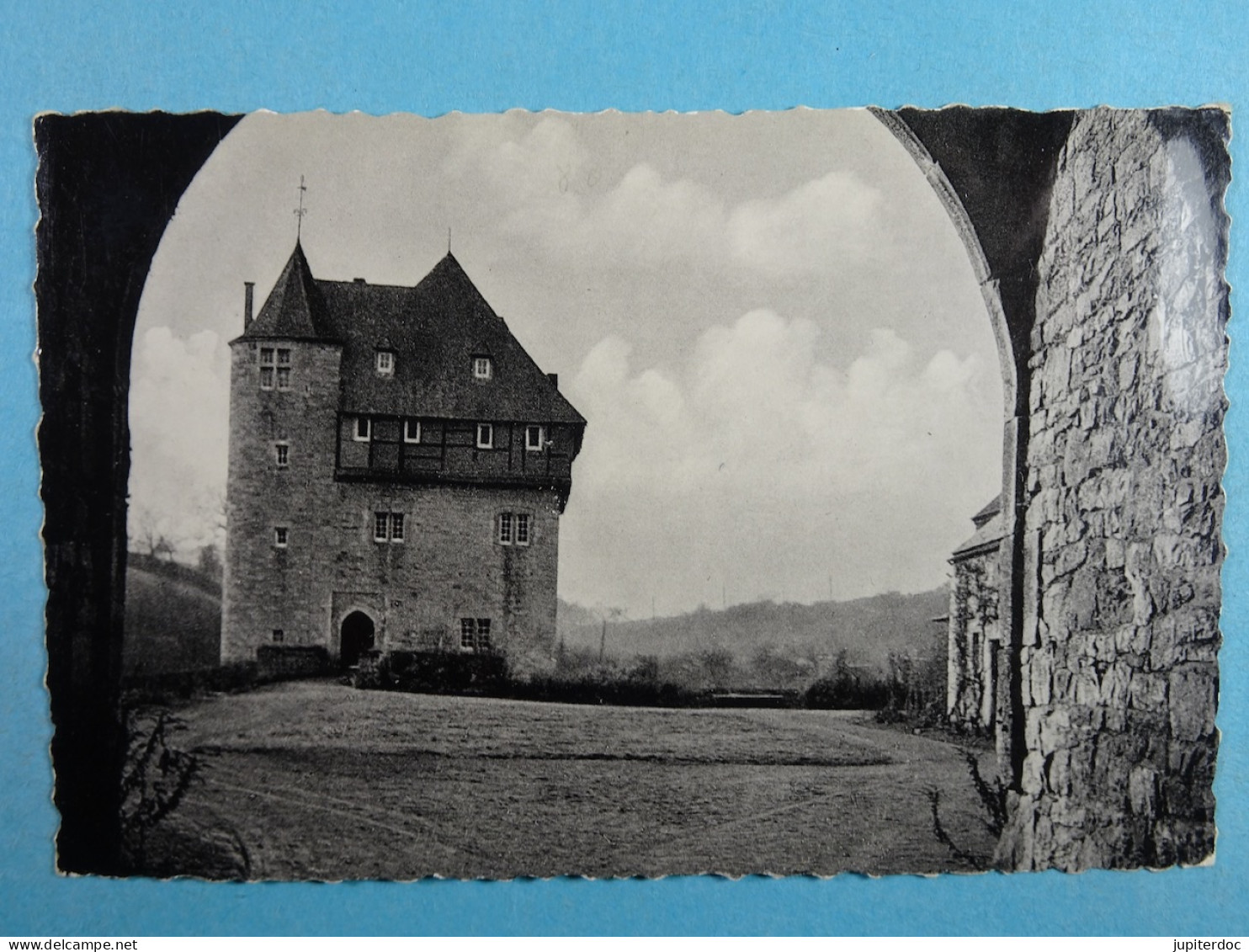Crupet Le Château à Travers Le Porche D'entrée - Assesse