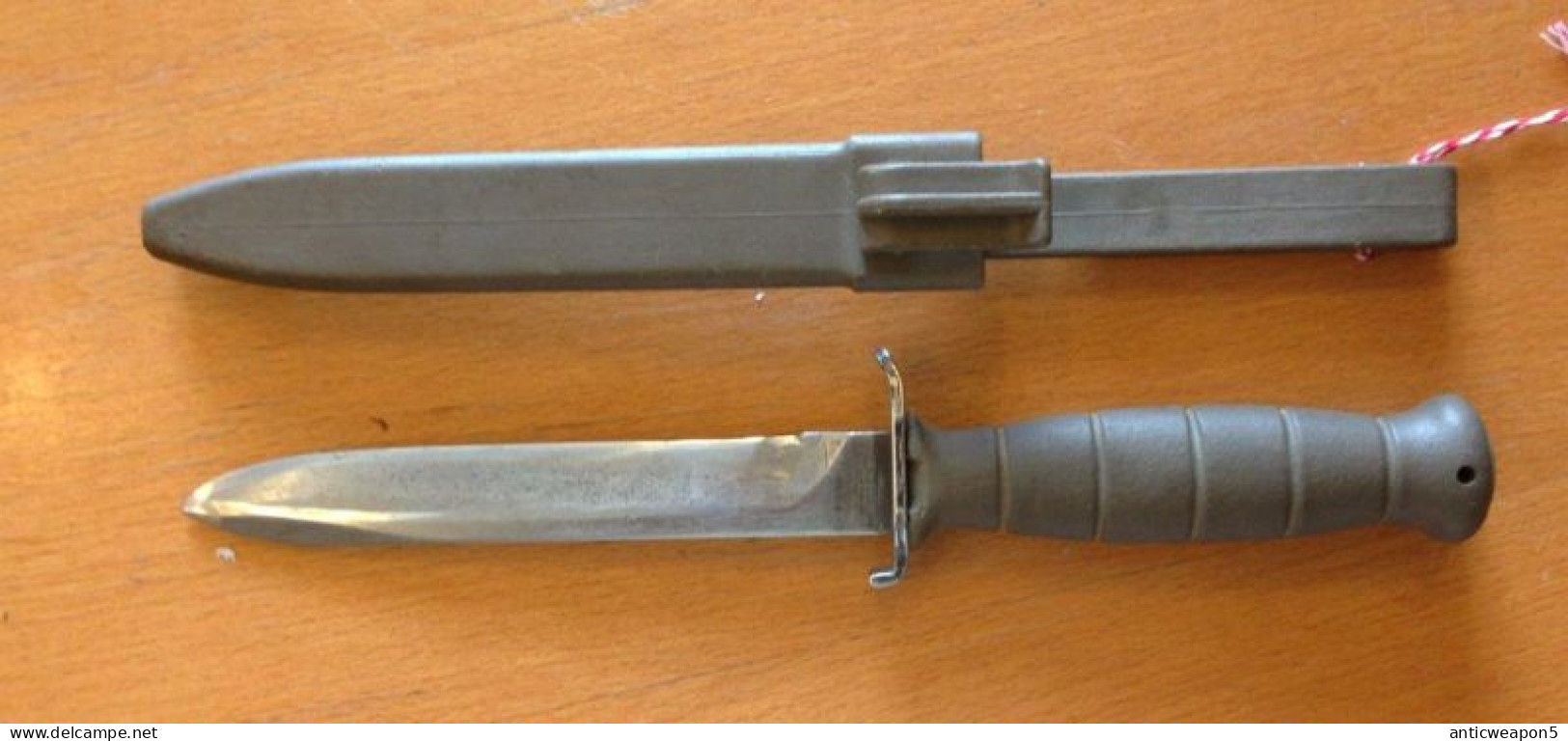 L'une Des Meilleures Baïonnettes De Combat - Couteaux En Europe Pour Le Fusil Glock. Autriche (396). M1977. Réf. ABC-87 - Armes Blanches