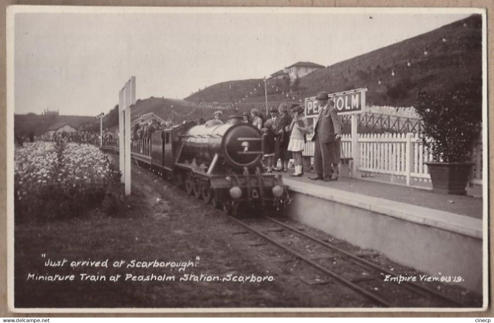 CPA ANGLETERRE - SCARBOROUGH - Miniature Train At Peasholm Station - ANIMATION QUAI LOCOMOTIVE CHEMIN DE FER - Scarborough