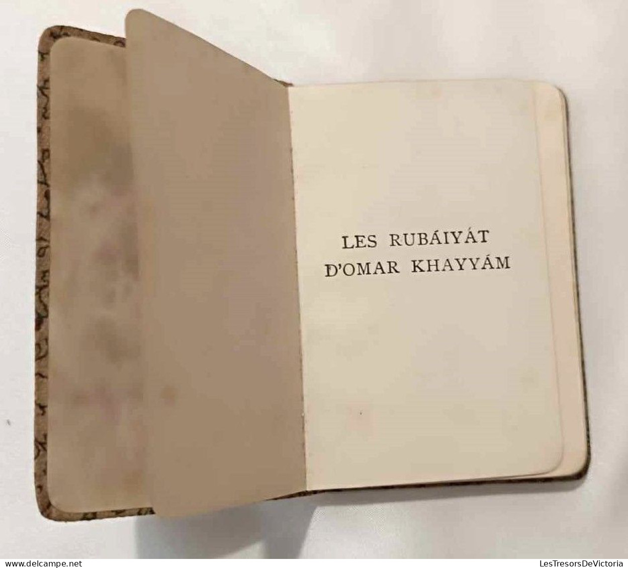 Livre - Les Rubaiyat D'Omar Khayyam - Livre Mini - Dim:8,5/6 Cm - Couverture Tissus Fleuri - Dorure Bord De Pages - Antes De 18avo Siglo