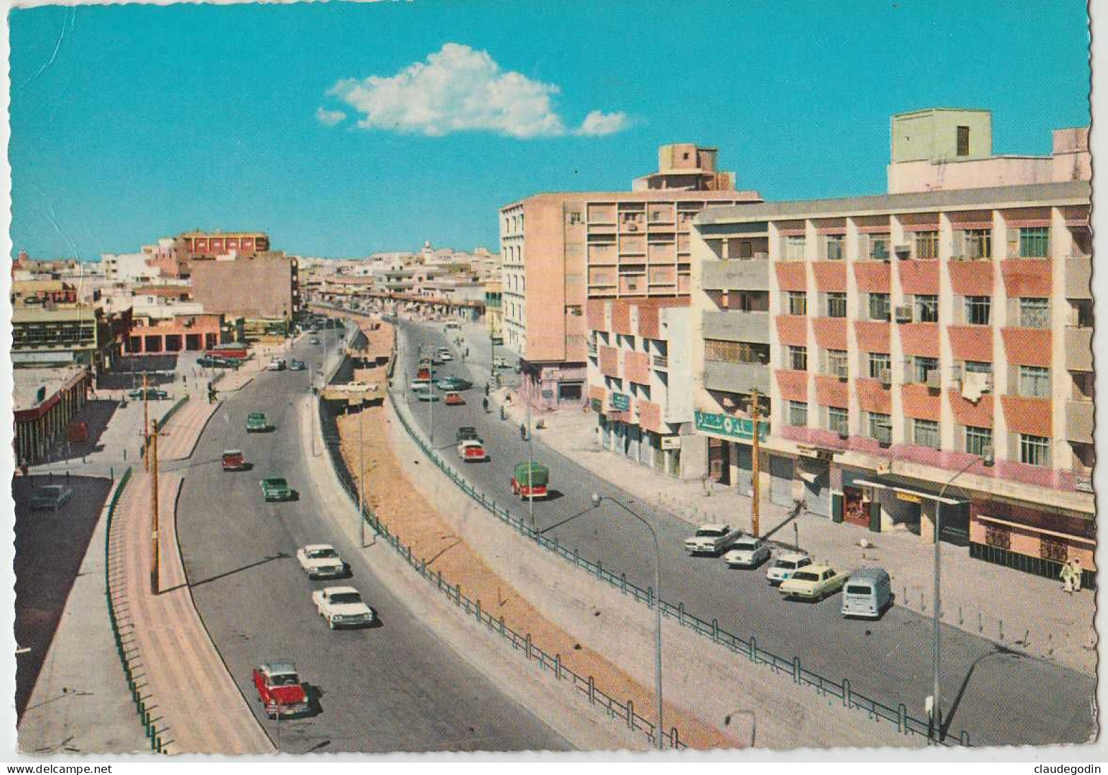 Riadh, Ryad, Ryadh. Arabie Saoudite. Rue, Street. Avec Voitures Années 60. With Cars. Format 10x15. Ecrite En 68 - Saudi Arabia