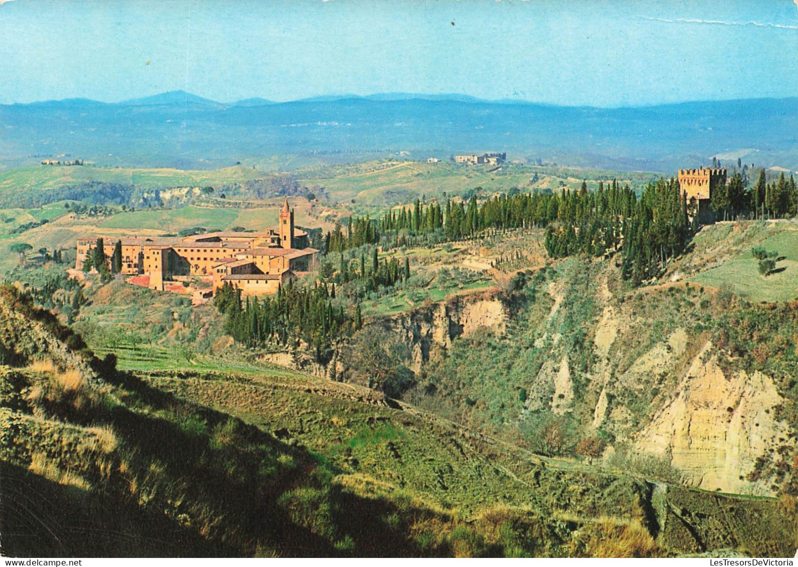 ITALIE - Sienne - Abbaye De Monte Oliveto Maggiore - Vue Panoramique Avec La Tour - Colorisé - Carte Postale - Siena