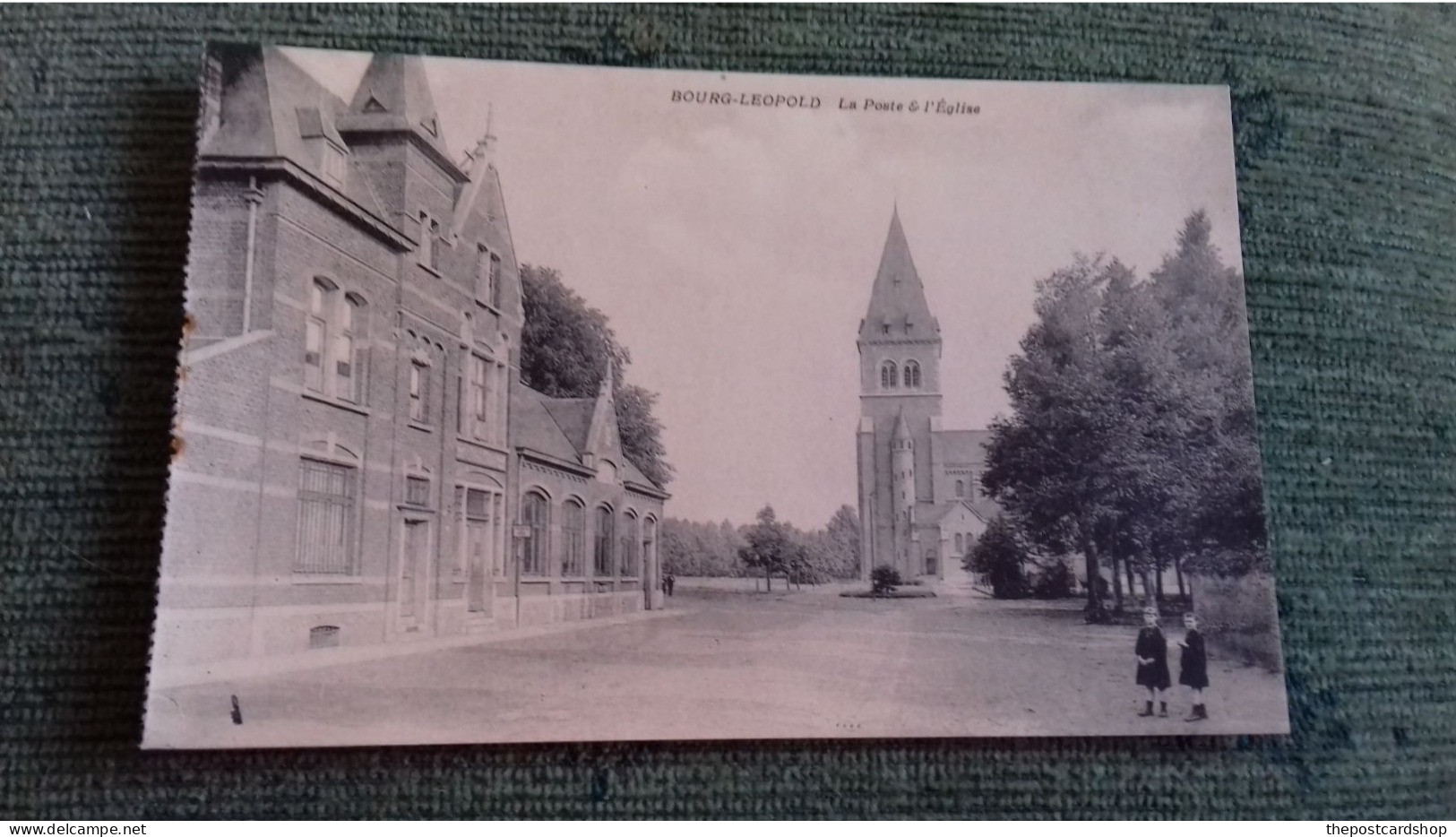 BELGIUM Bourg-Leopold BOURG-LEOPOLD --- La Poste Et L'Eglise UNUSED - Leopoldsburg