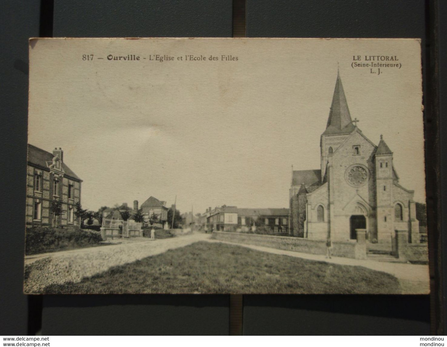 Cpa  OURVILLE L'EGLISE Et L'école Des Filles. 1925 - Ourville En Caux