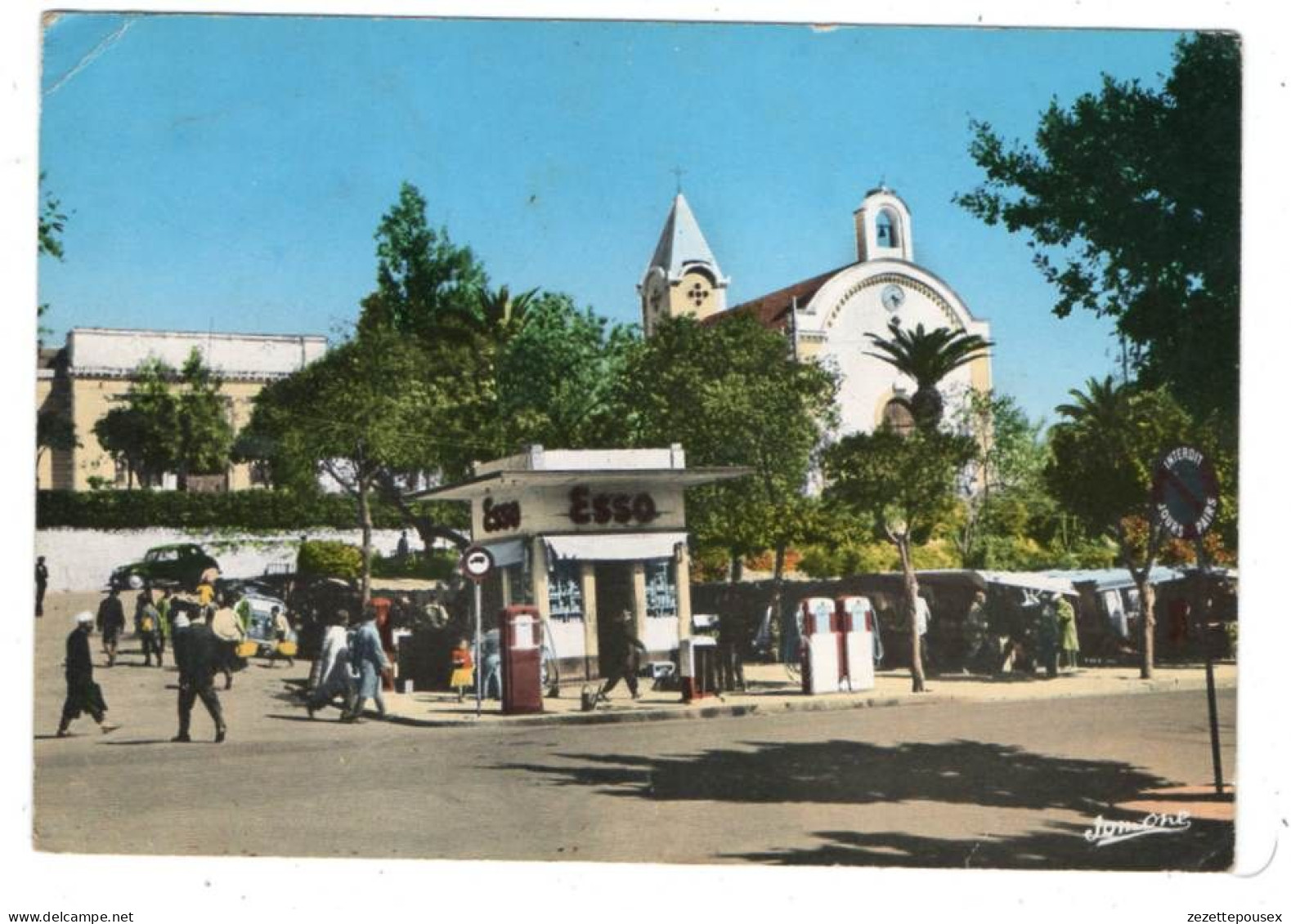 10091-ZE-ALGERIE-TIZI-OUZOU-La Place Et L'Eglise---------------animée Pompes à Essence - Tizi Ouzou