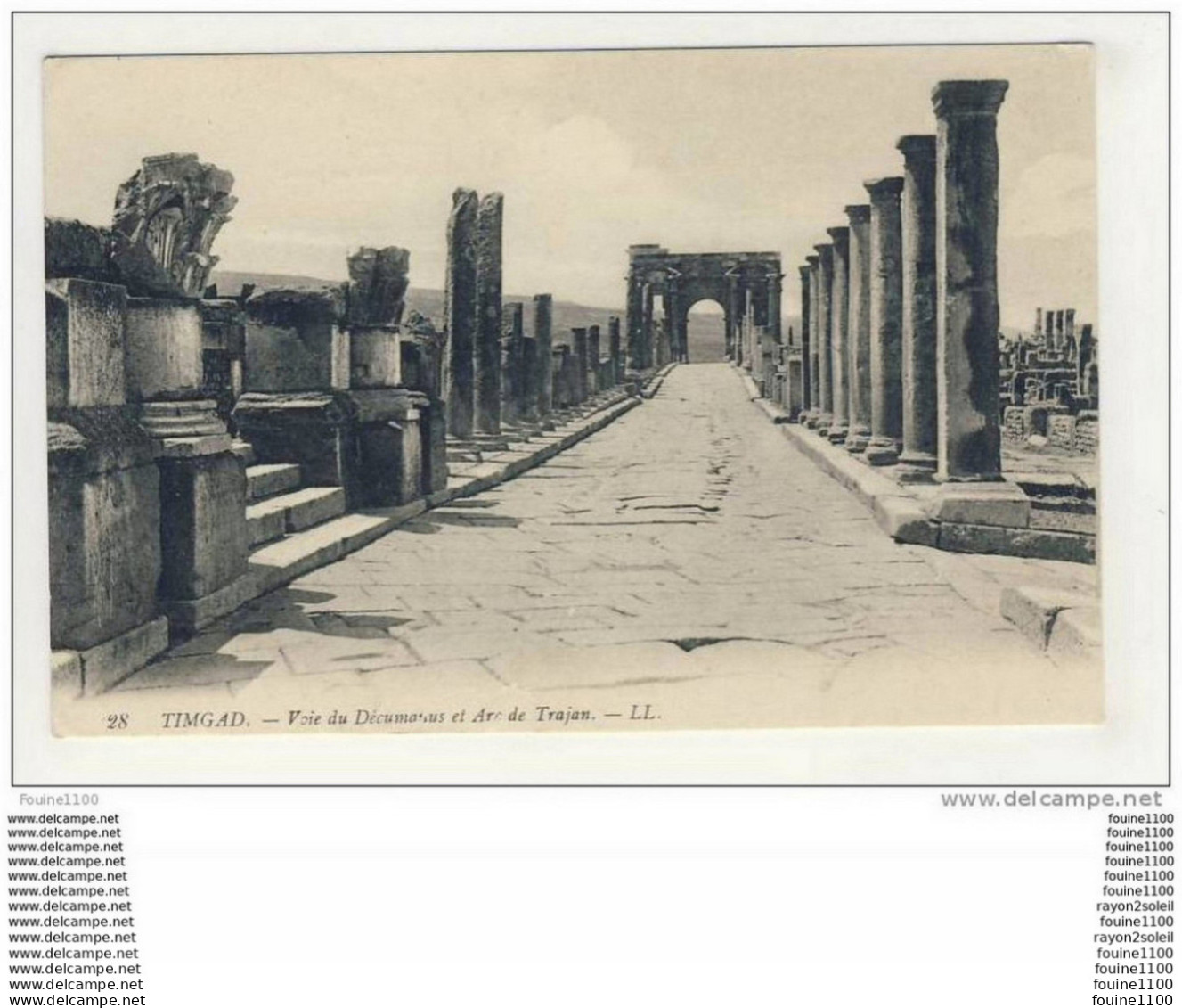 Ruines Romaines De Timgad ( Près De Batna ) Voie Du Décumanus Et Arc De Trajan - Batna