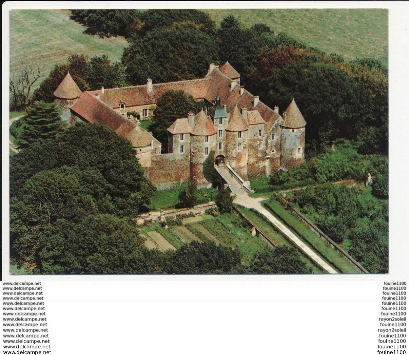 Carte ( Format 15 X 10 Cm ) De Treigny  Le Château De Ratilly  ( Recto Verso ) - Treigny