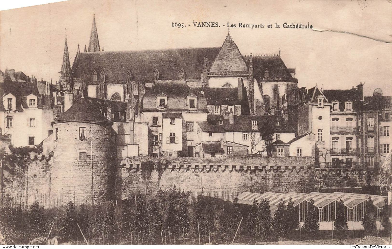 FRANCE - Vannes - Les Remparts Et La Cathédrale - Carte Postale Ancienne - Vannes