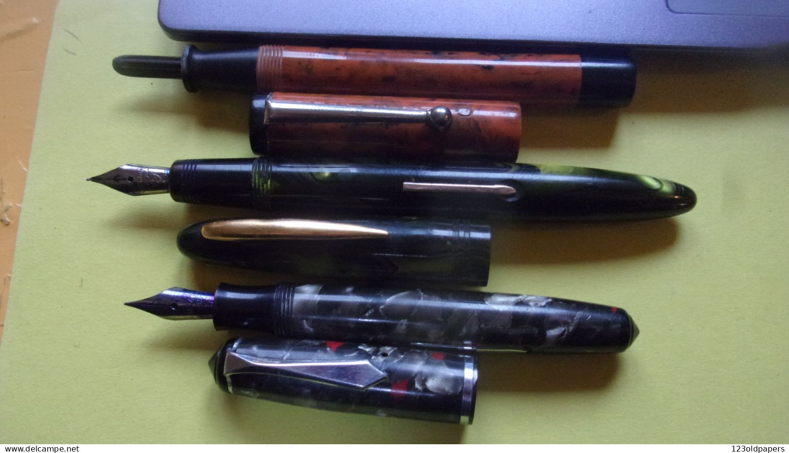 BEL ENSEMBLE DE 6 STYLOS PLUMES ET AUTRE VINTAGE DONT WATERMAN EDACOTO GOLD STARRY - Lapiceros