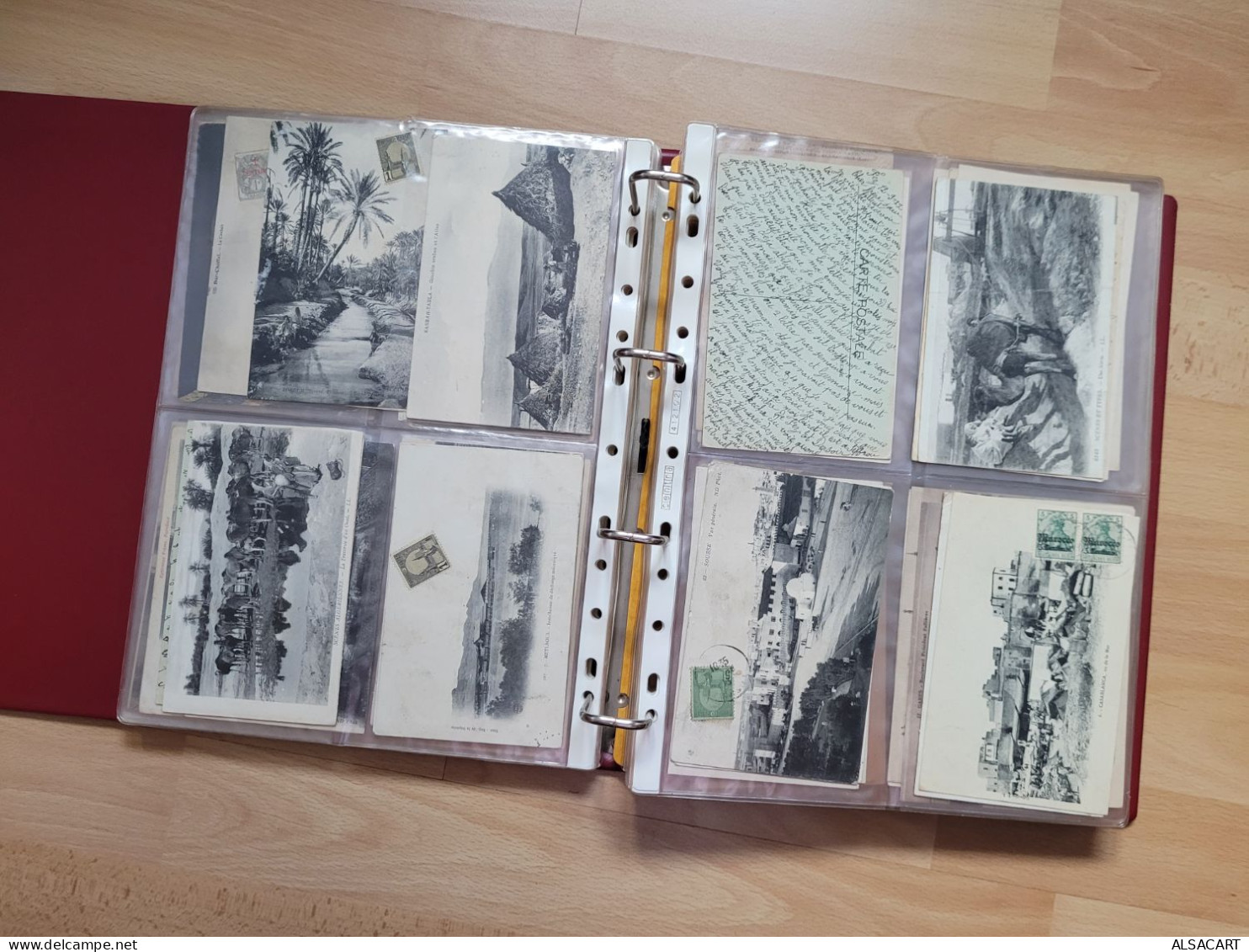 album avec environs 450 cartes france , afrique et divers , beaucoup circulés, souvent meme provenace