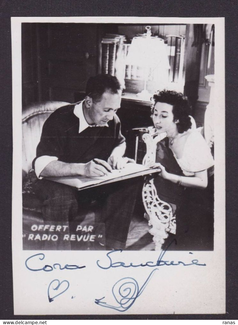 Signature Autographe De Cora Vaucaire Sur Photo 10,7 X 14,8 - Cantanti E Musicisti