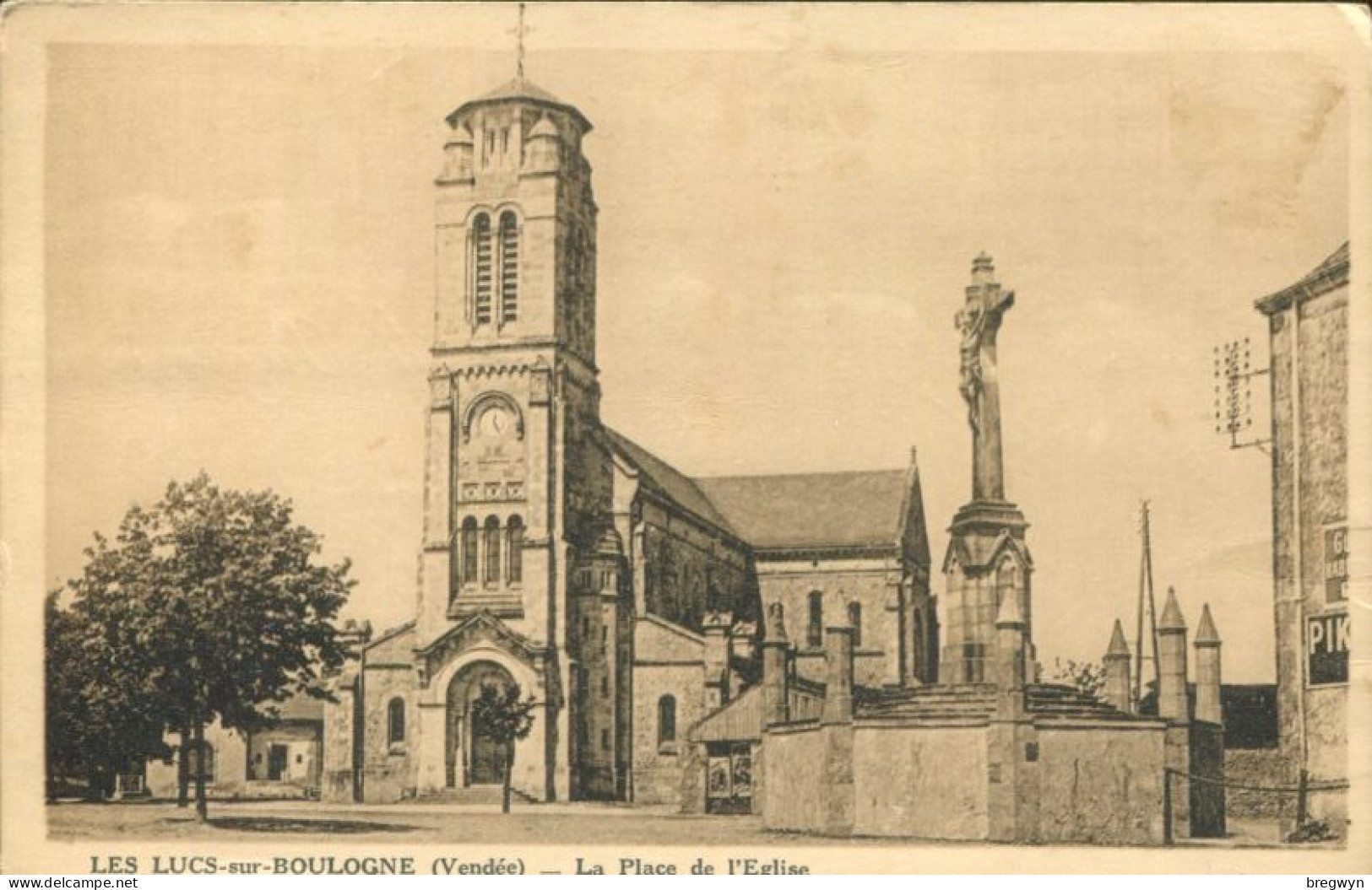 85 - CPA Les Lucs De Boulogne - La Place De L'Eglise - Les Lucs Sur Boulogne