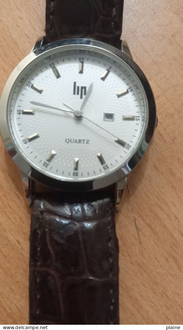 MONTRE QUARTZ LIP AVEC CALENDRIER. MONTRE FONCTIONNELLE - Orologi Moderni