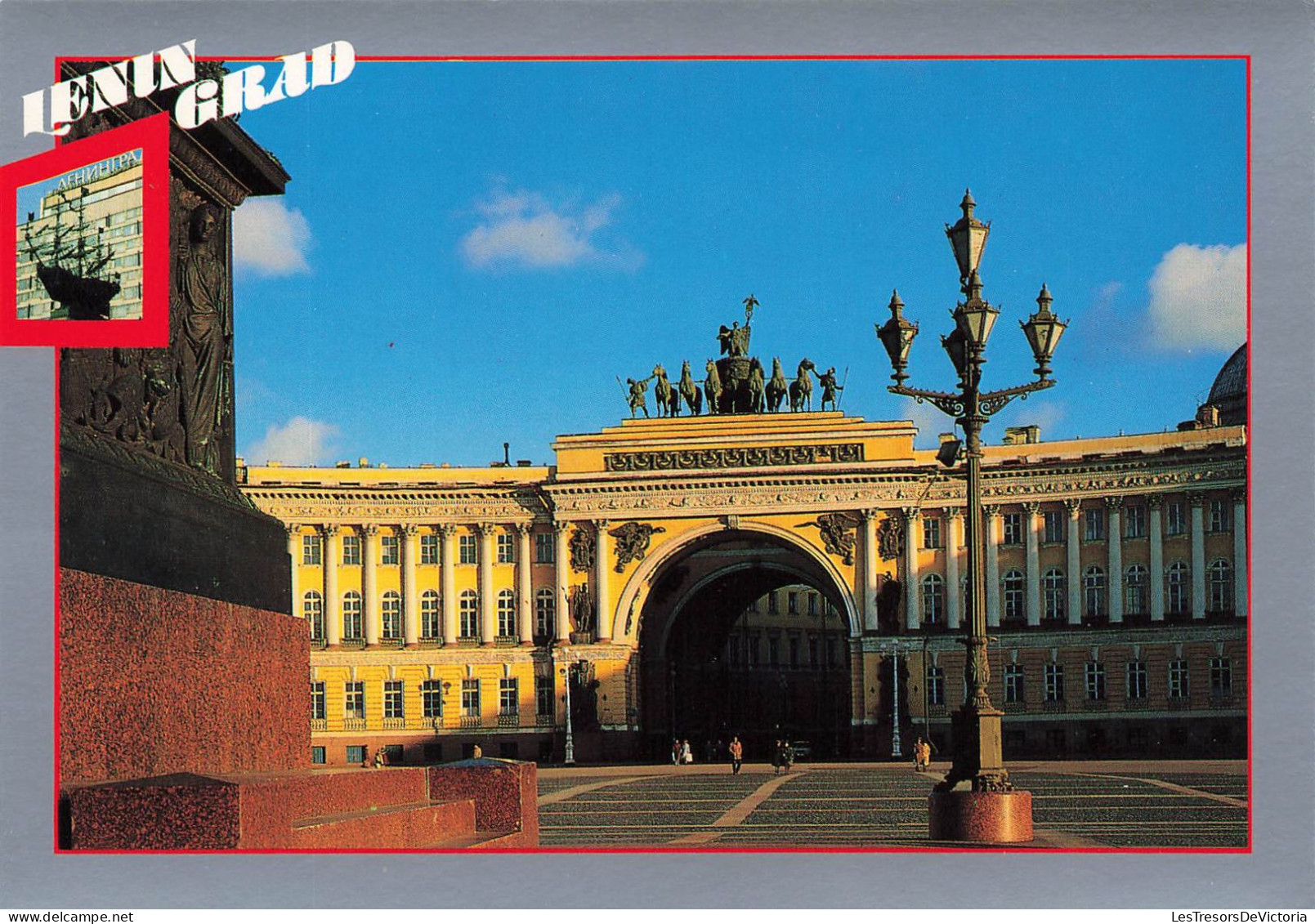 RUSSIE - Leningrad - La Place Du Palais Avec Le Bâtiment De L'état-major - Colorisé -  Carte Postale - Russie