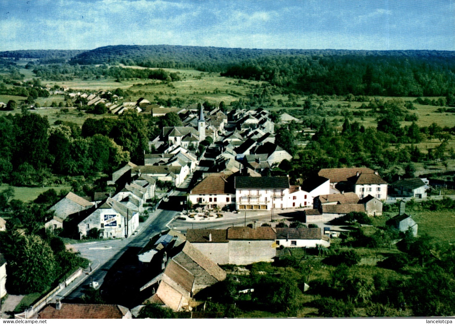 70 - COMBEAUFONTAINE / VUE GENERALE AERIENNE ET HOTEL DU BALCON - Combeaufontaine