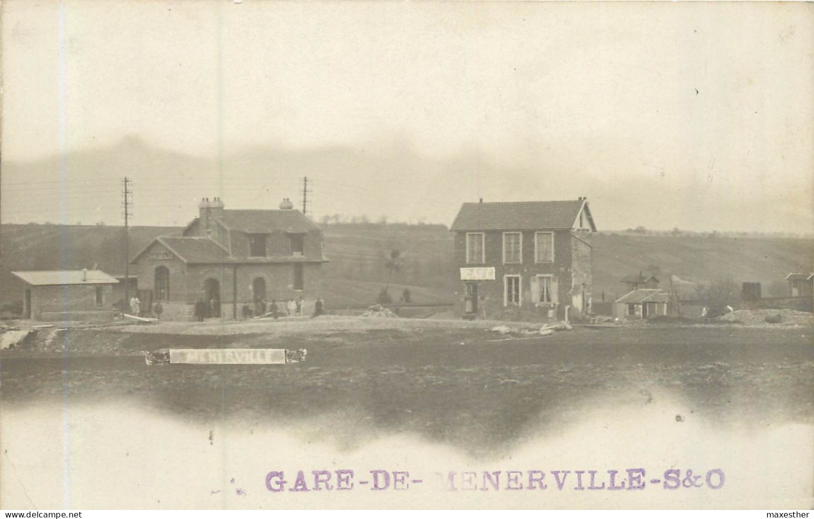 MÉNERVILLE La Gare  - CARTE PHOTO - Ablis