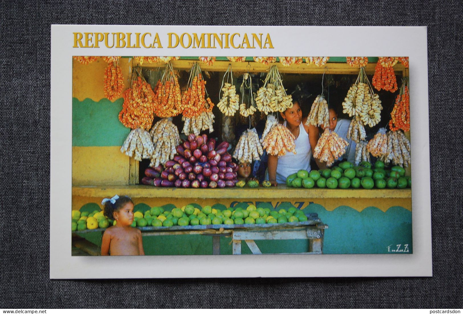 République Dominicaine - Republica Dominicana - Little Girl / Fille - Dominican Republic