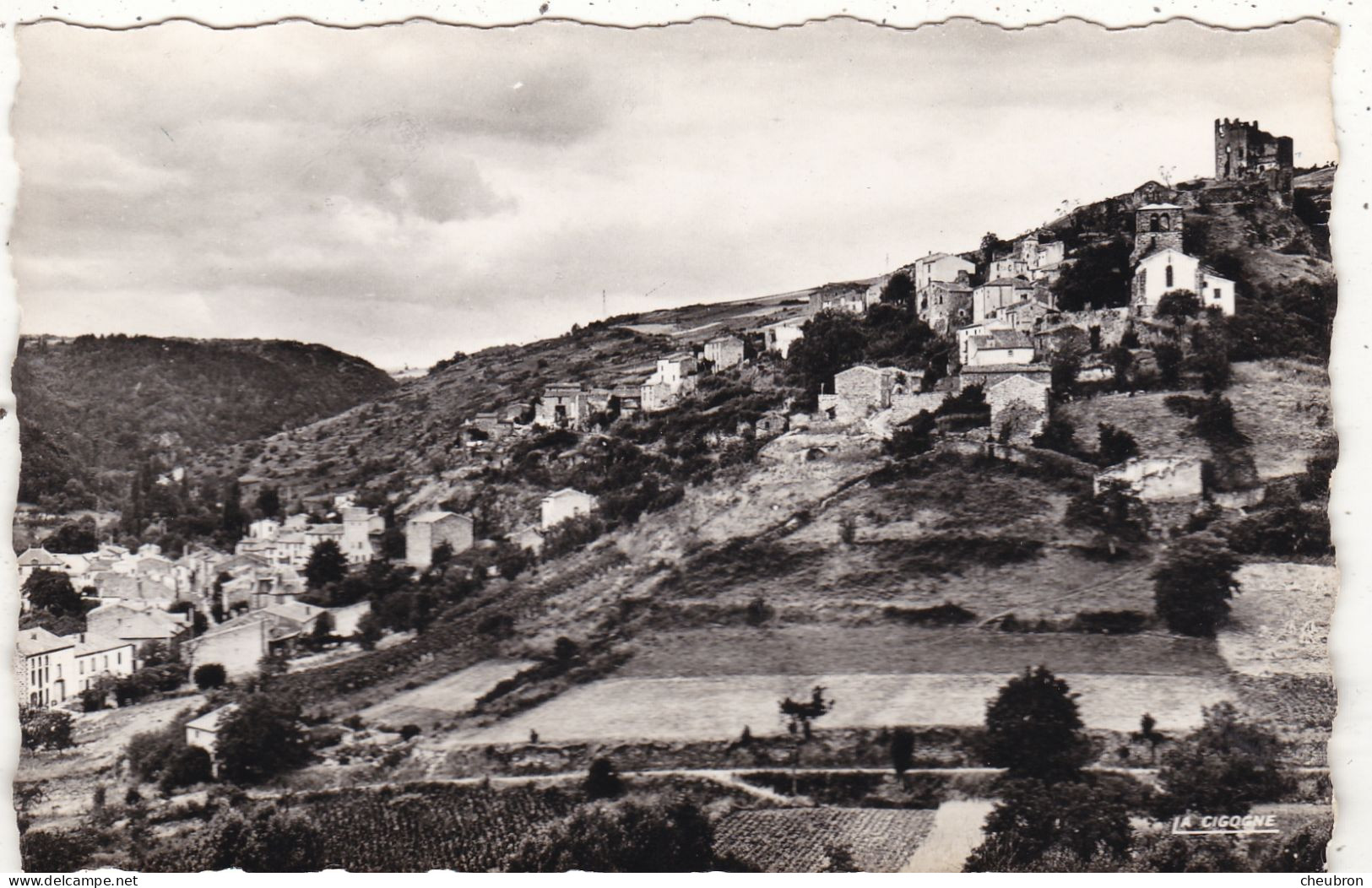 63. MONTAIGUT LE BLANC. CPA.  VUE GENERALE ET LE VIEUX CHATEAU  ANNÉES 50 + TEXTE - Montaigut