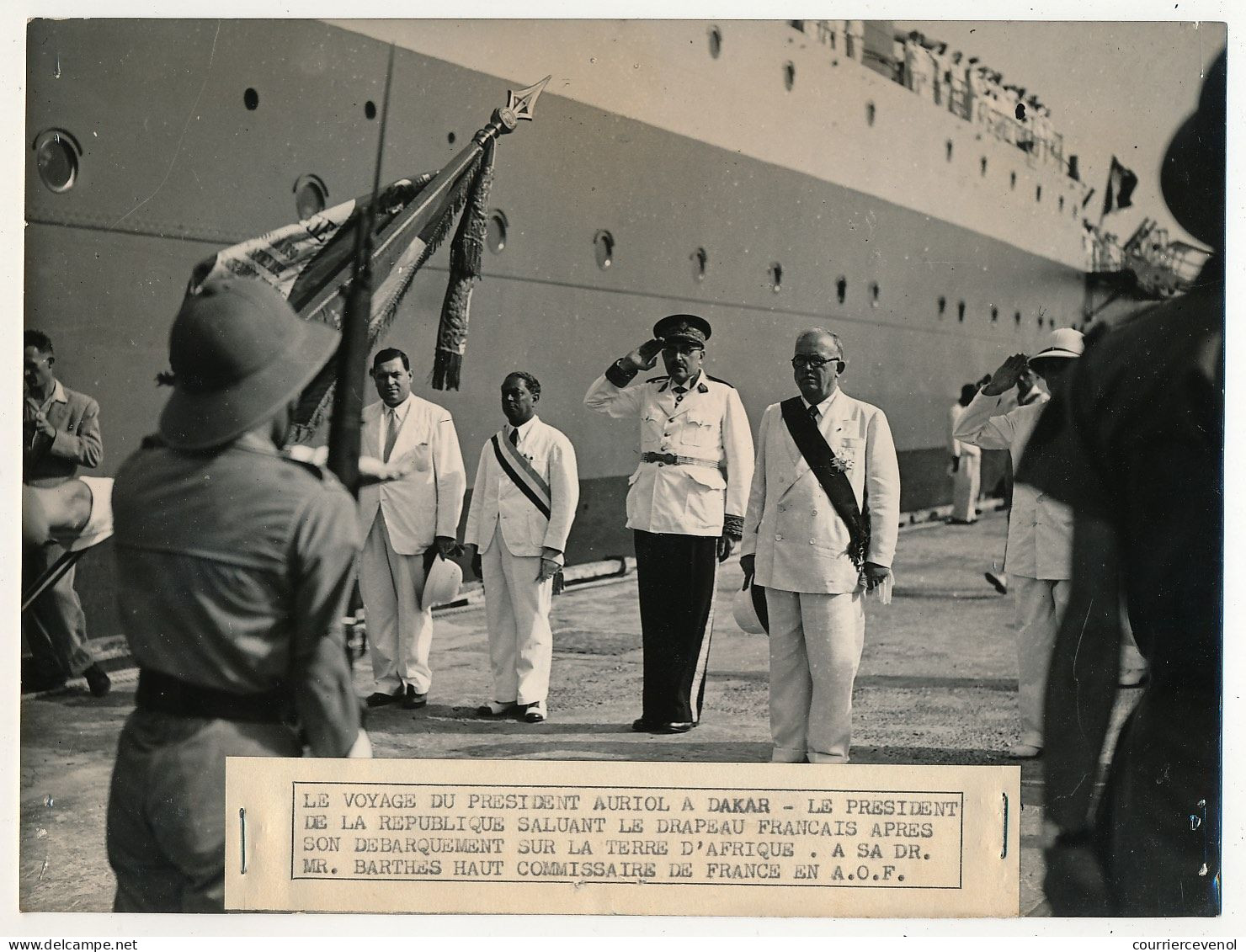 FRANCE - Photo De Presse Keystone - Le Voyage Du Président AURIOL à DAKAR... Salut Au Drapeau - Europe