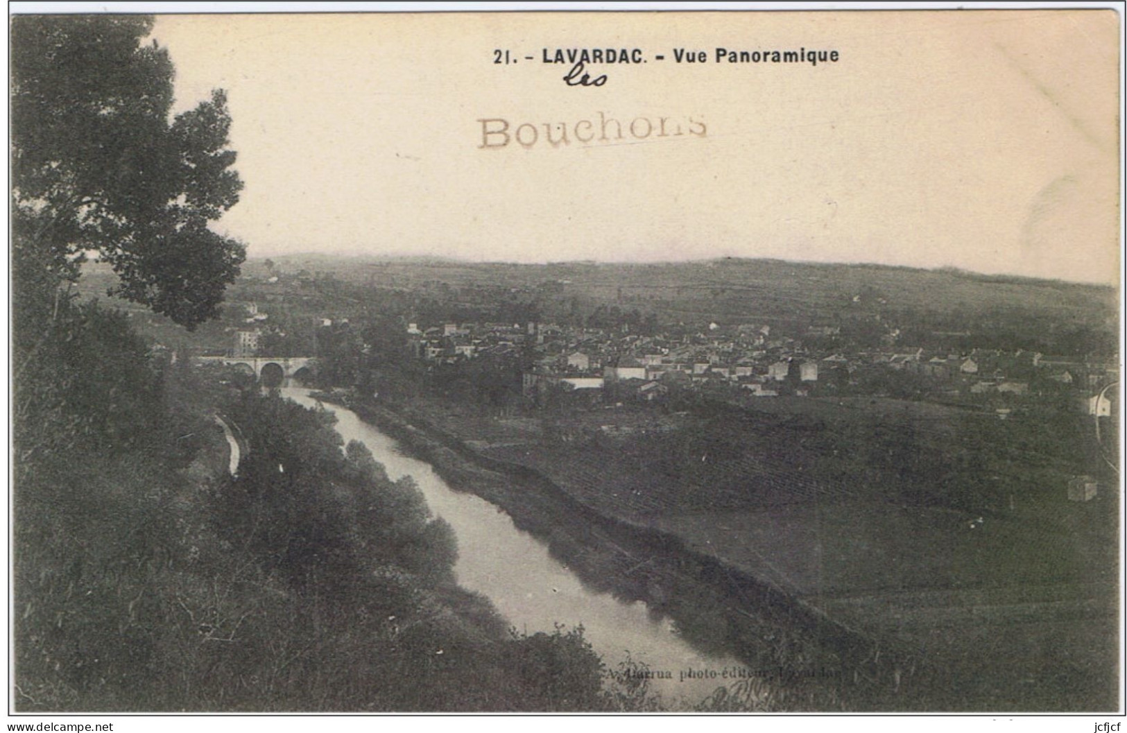 Cpa..47..LAVARDAC..LOT ET GARONNE..VUE PANORAMIQUE..SIGNEE Au Dos F.DUHALLE..BOUCHONS - Lavardac