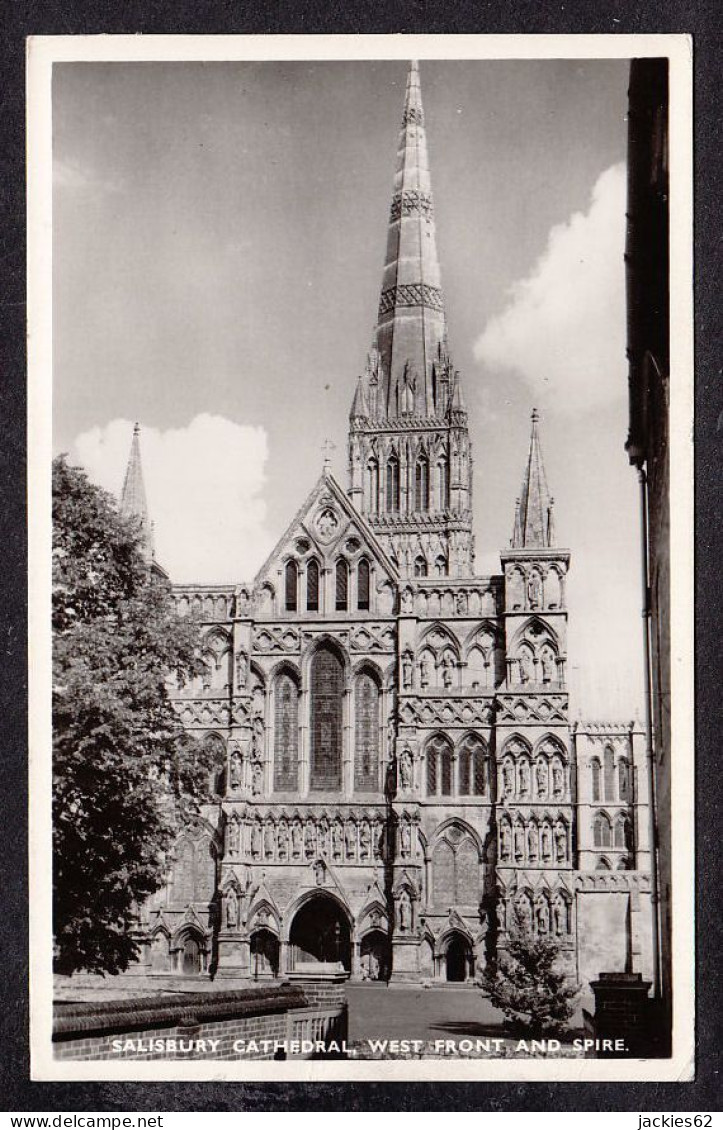 111150/ SALISBURY, Cathedral, West Front And Spire - Salisbury