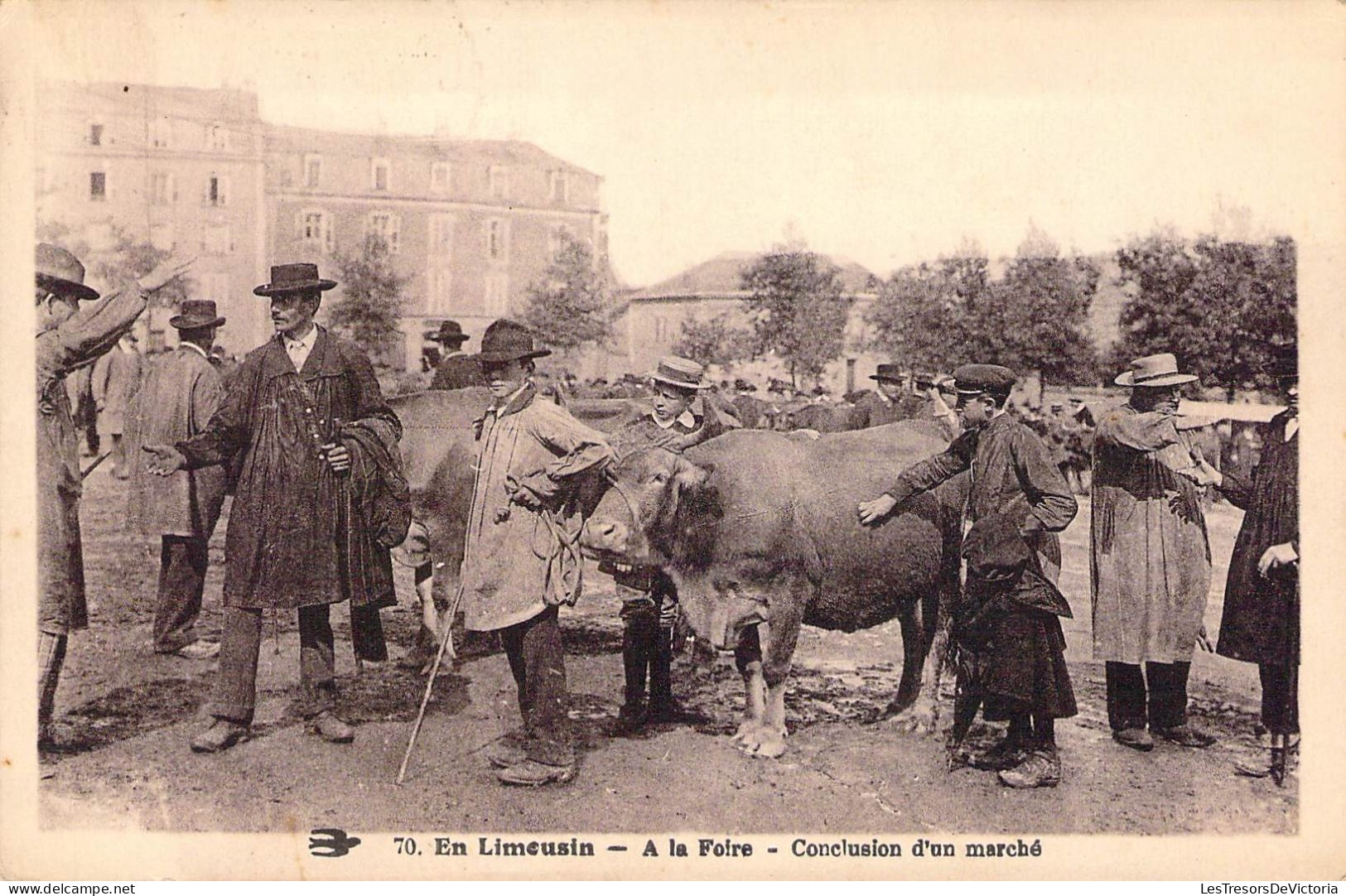 France - En Limousin - A La Foire - Conclusion D'un Marché - Boeuf - Animé - Paysan - Carte Postale Ancienne - Limousin